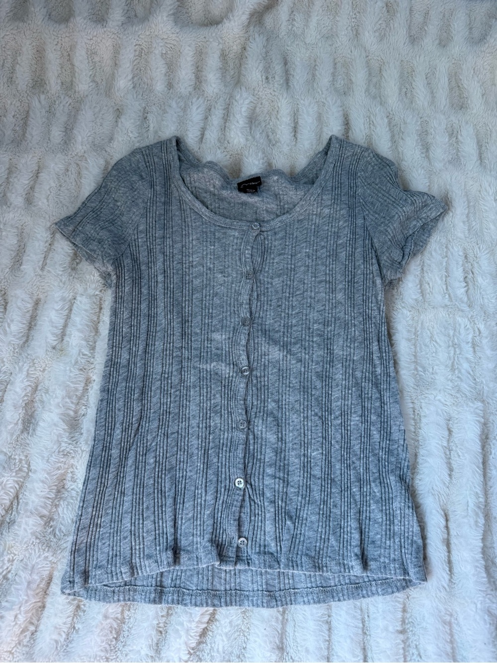 art class Gray Ribbed Short Sleeve Button Front Top